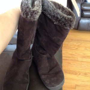 Women's Fuzzy Boots Size 10
